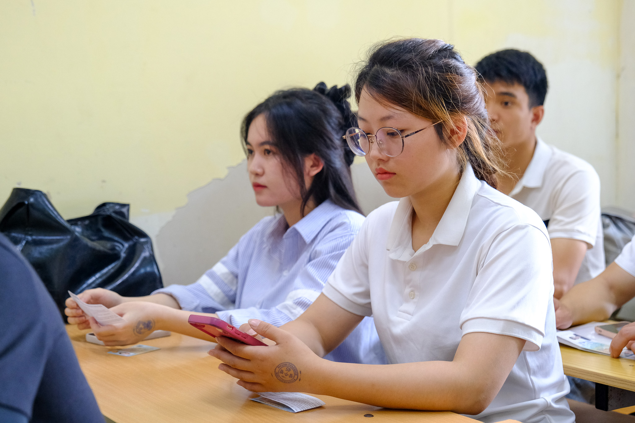 Tin tức sáng 7-10: Dù giảm, hiệu suất của VN-Index vẫn 'đỡ' hơn loạt thị trường trong khu vực - Ảnh 3.