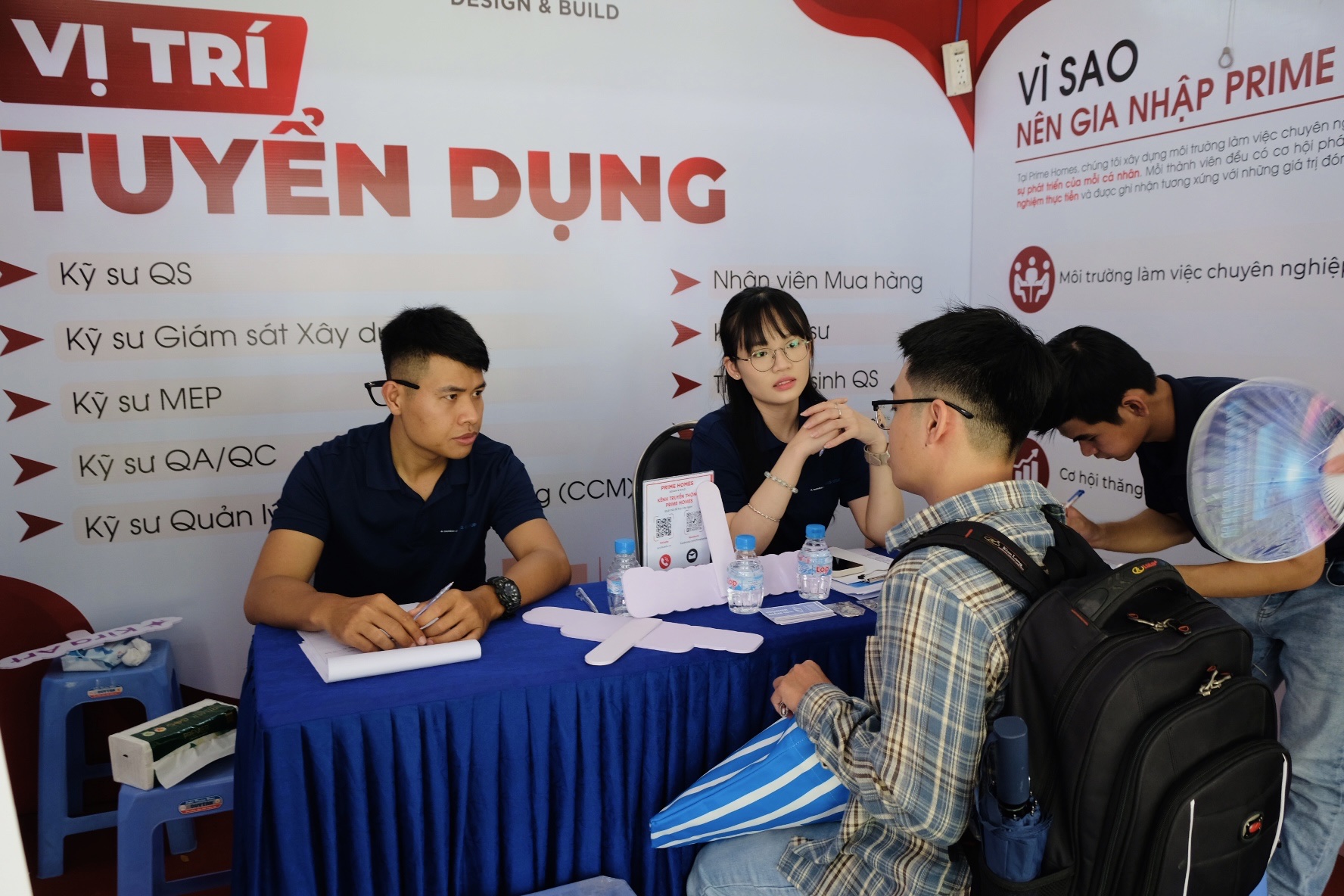 Tấm bằng xuất sắc có đủ mở cánh cửa việc làm? - Ảnh 1.