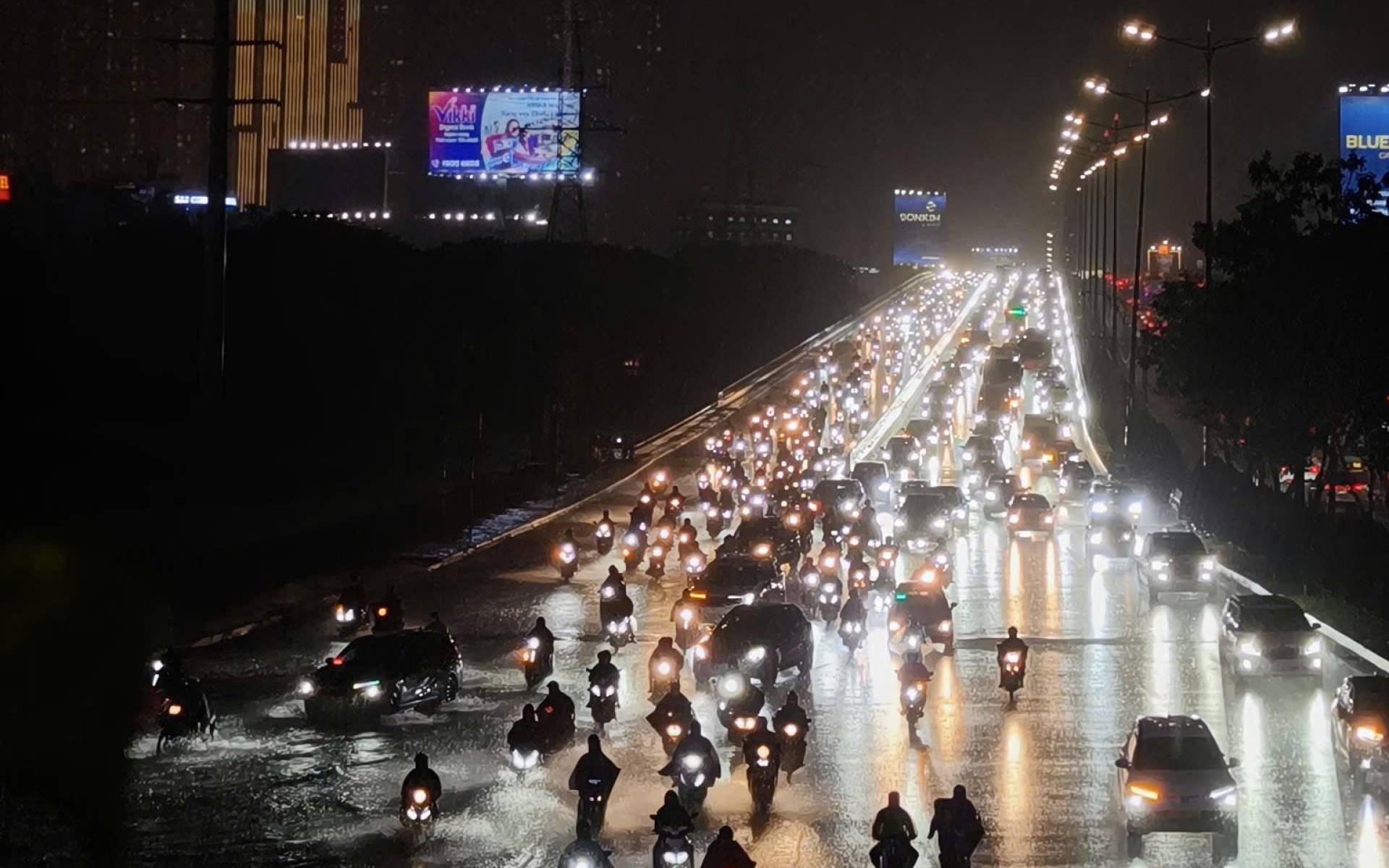 Can Ho Chi Minh City find a way out of traffic congestion amid growing vehicle numbers?- Ảnh 3.