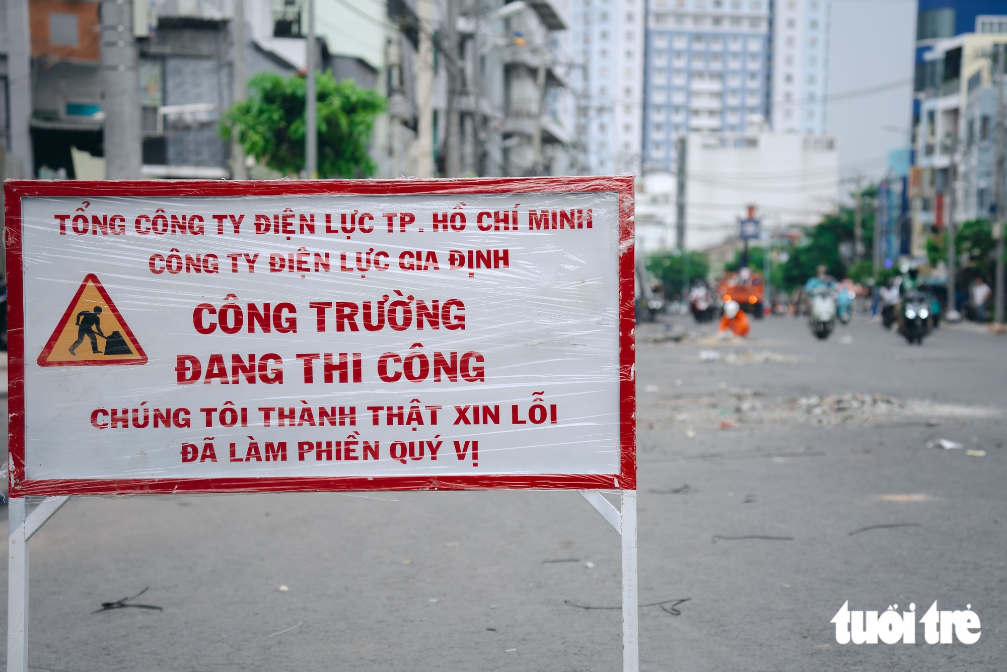 Đường Chu Văn An rộng thoáng sau khi di dời trụ điện  - Ảnh 1.