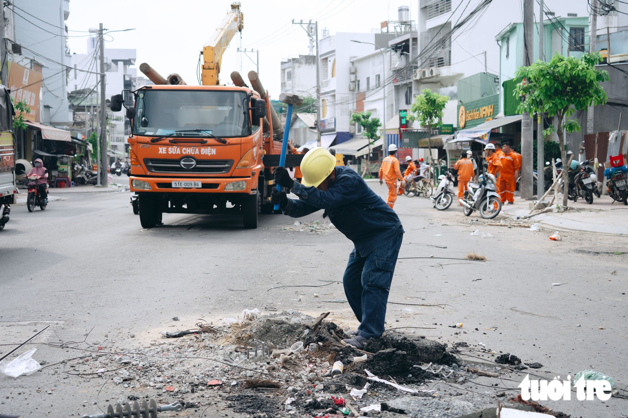Đường Chu Văn An rộng thoáng sau khi di dời trụ điện  - Ảnh 3.