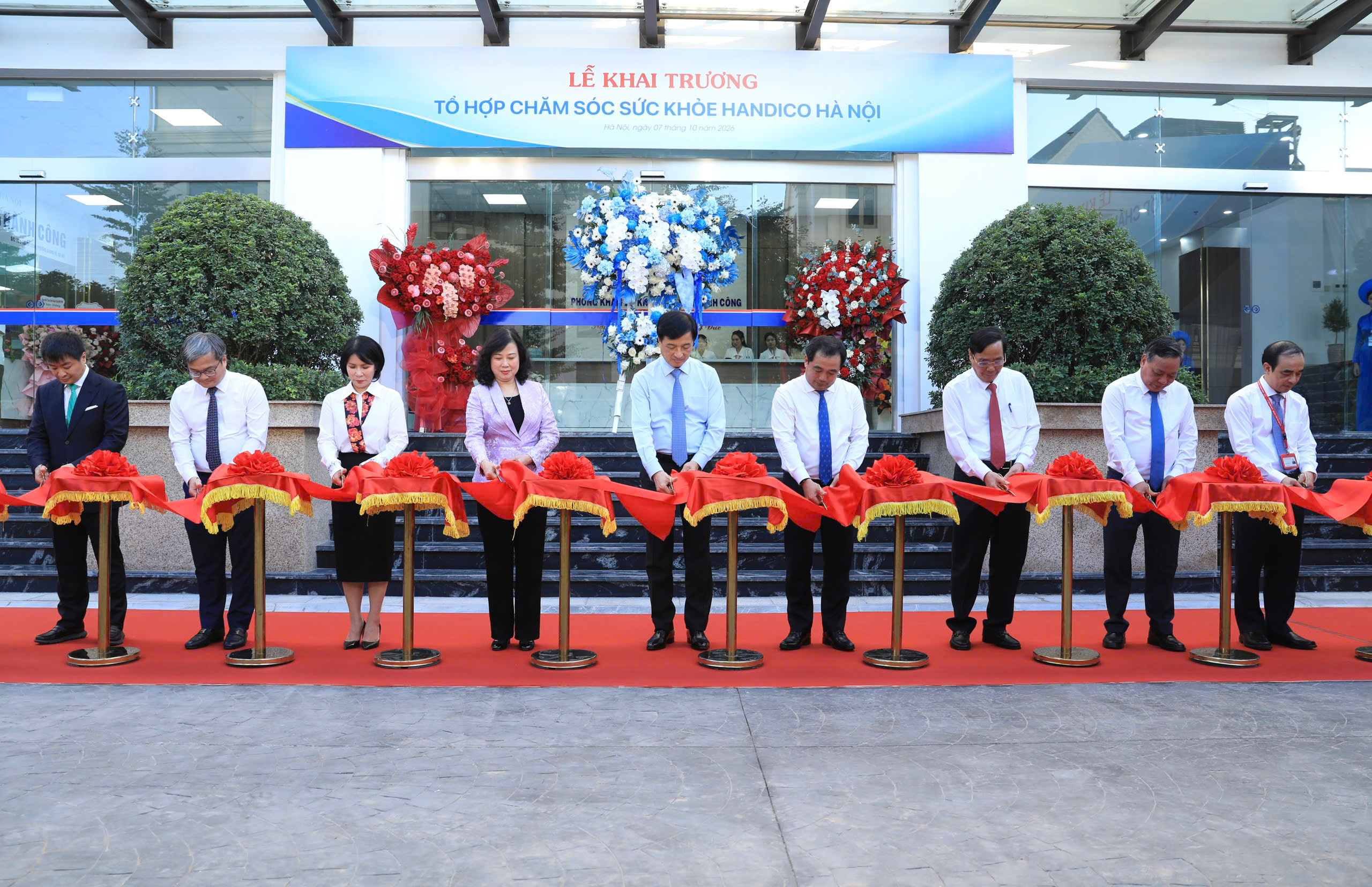 Hà Nội khánh thành tổ hợp chăm sóc sức khỏe HANDICO, lần đầu tiên đưa 'bệnh viện về nhà' - Ảnh 1.