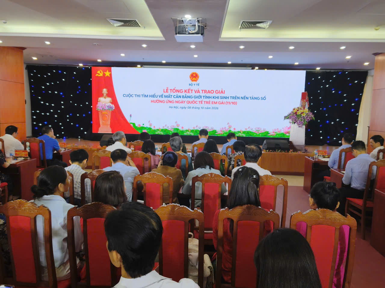 ‘Đẻ cả ba cô con gái, sau này ai nối dõi, ai phụng dưỡng tuổi già?’ - Ảnh 1.
