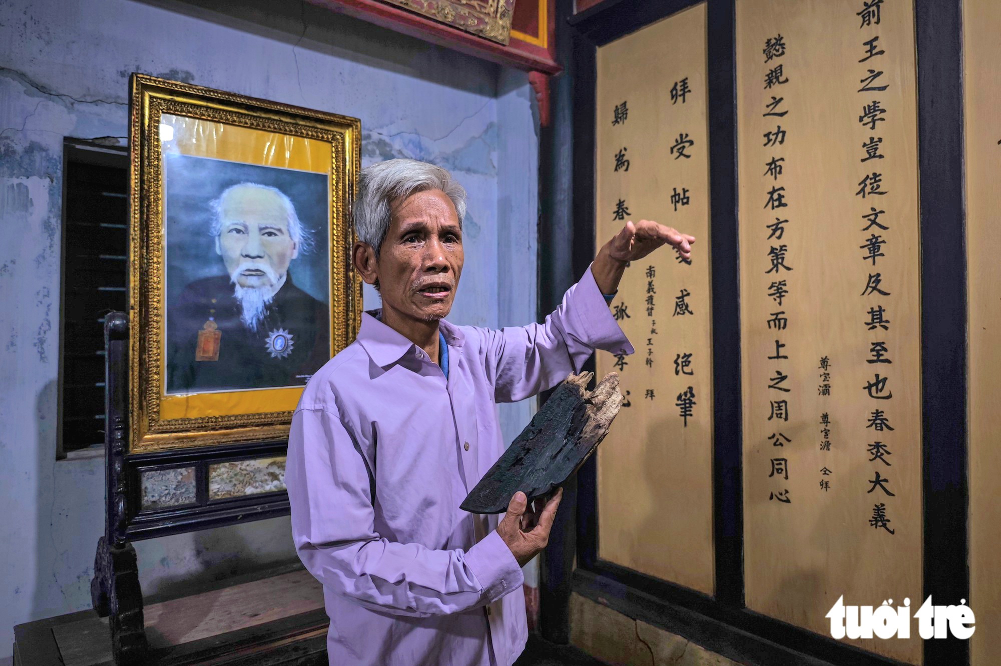 Phủ thờ Ông hoàng thi ca triều Nguyễn xuống cấp, phải dùng xích sắt giữ khung gỗ - Ảnh 6.