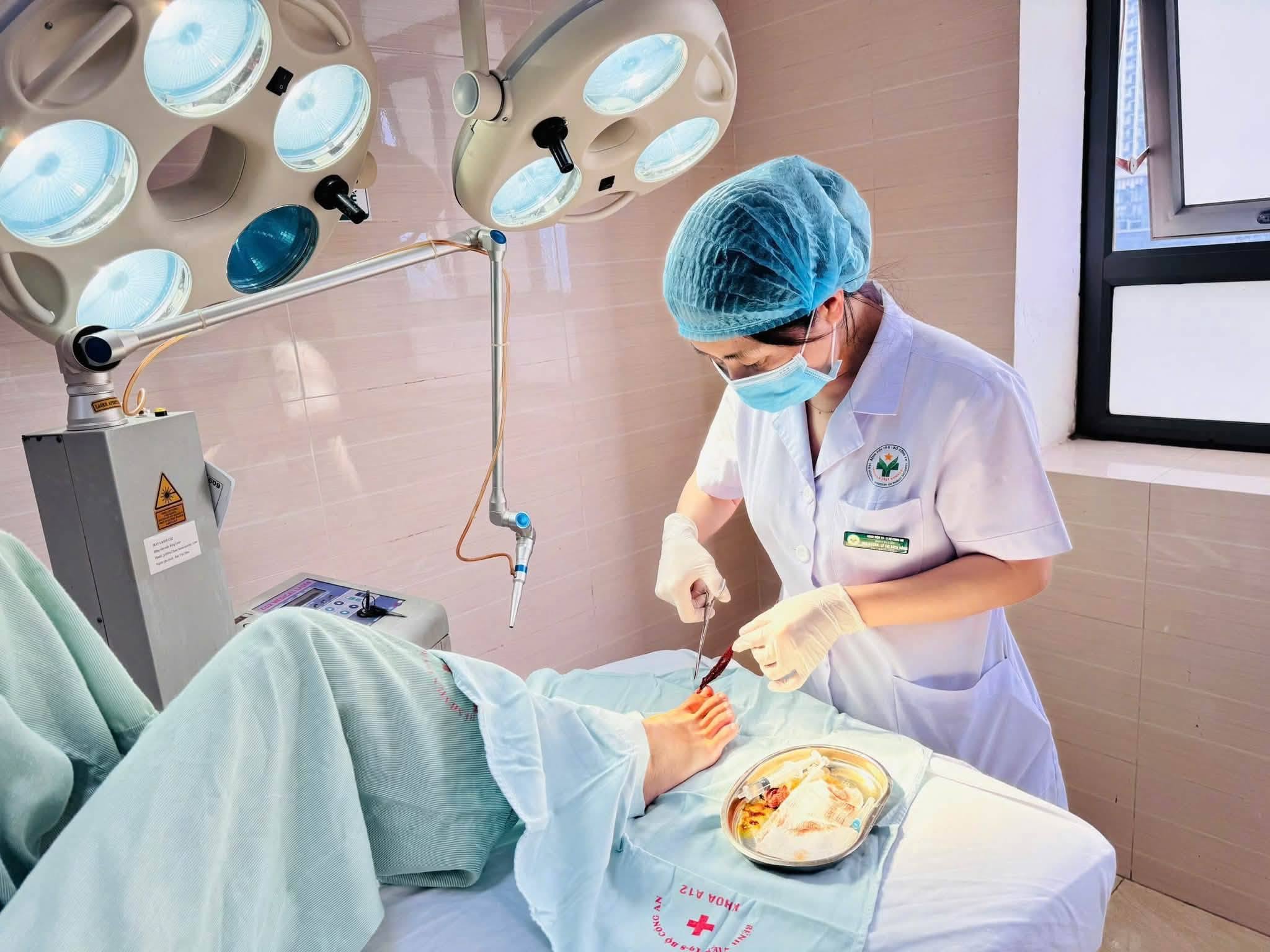 Tại sao móng chân thường xuyên sưng đau, móng chọc vào thịt? - Ảnh 1.