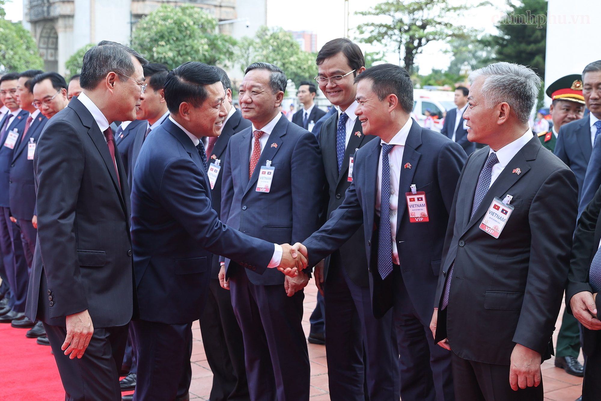 Lễ đón trọng thể Thủ tướng Lê Minh Hưng thăm chính thức Lào - Ảnh 5.