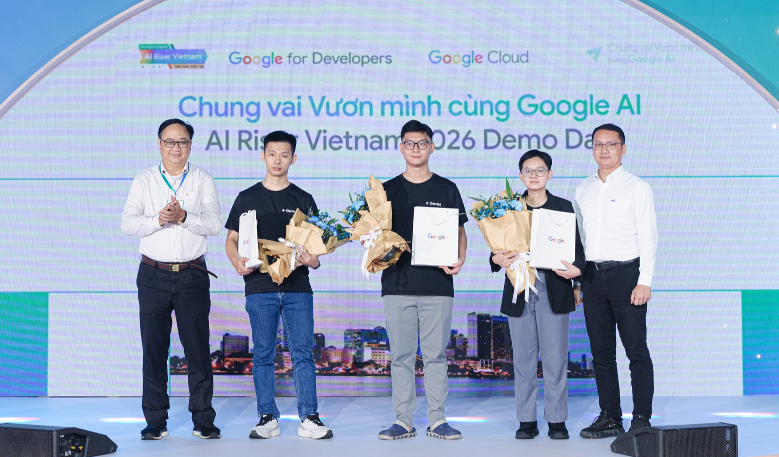 AI bình dân hóa từ giáo án 90 giây đến trợ lý quán ăn nhỏ - Ảnh 1.