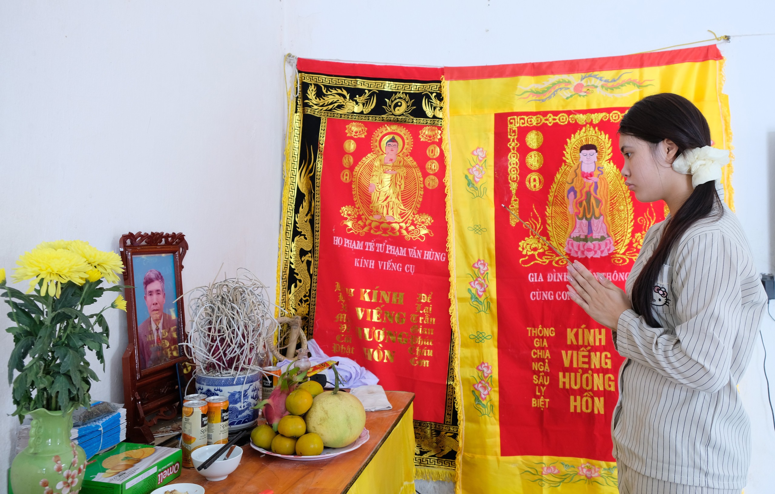 Người thân yêu cứ lần lượt ra đi, nữ sinh mồ côi làm công nhân đến tận ngày vô đại học - Ảnh 3.