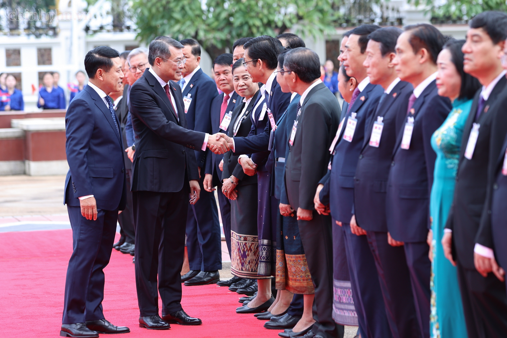 Lễ đón trọng thể Thủ tướng Lê Minh Hưng thăm chính thức Lào - Ảnh 4.
