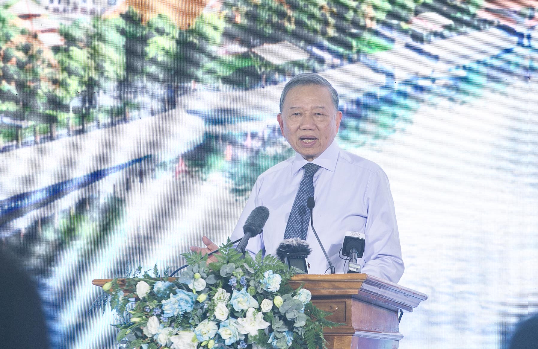 Tổng Bí thư, Chủ tịch nước Tô Lâm yêu cầu không thể để tình trạng ô nhiễm sông Bắc Hưng Hải kéo dài, tái diễn, ảnh hưởng đến sức khỏe và đời sống nhân dân - Ảnh: C. TUỆ