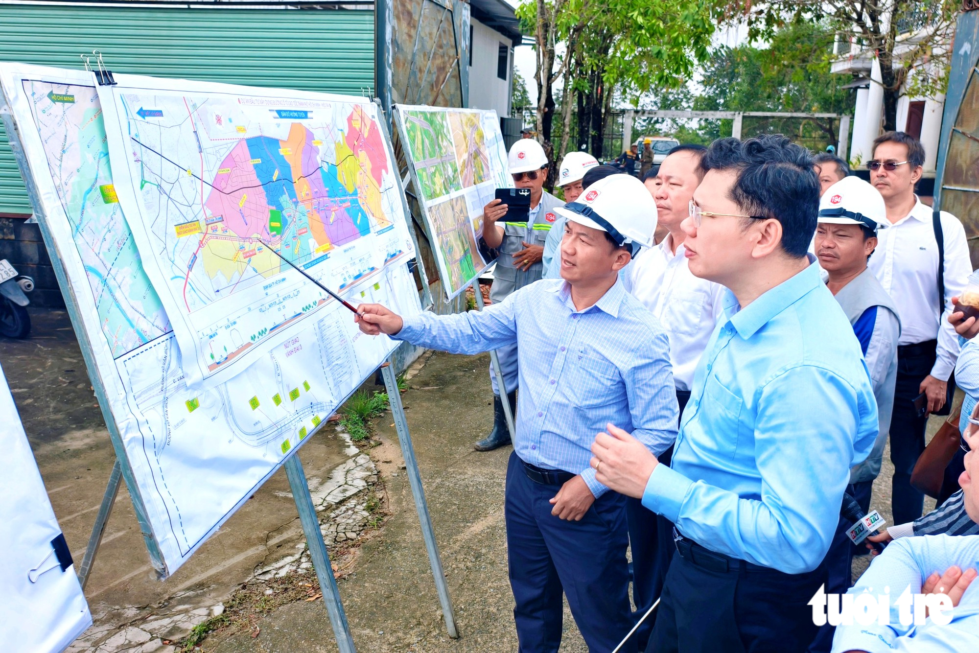 Cao tốc TP.HCM - Mộc Bài bàn giao gần 99% mặt bằng, Phó chủ tịch Hoàng Nguyên Dinh yêu cầu dứt điểm trong tháng 10 - Ảnh 3.