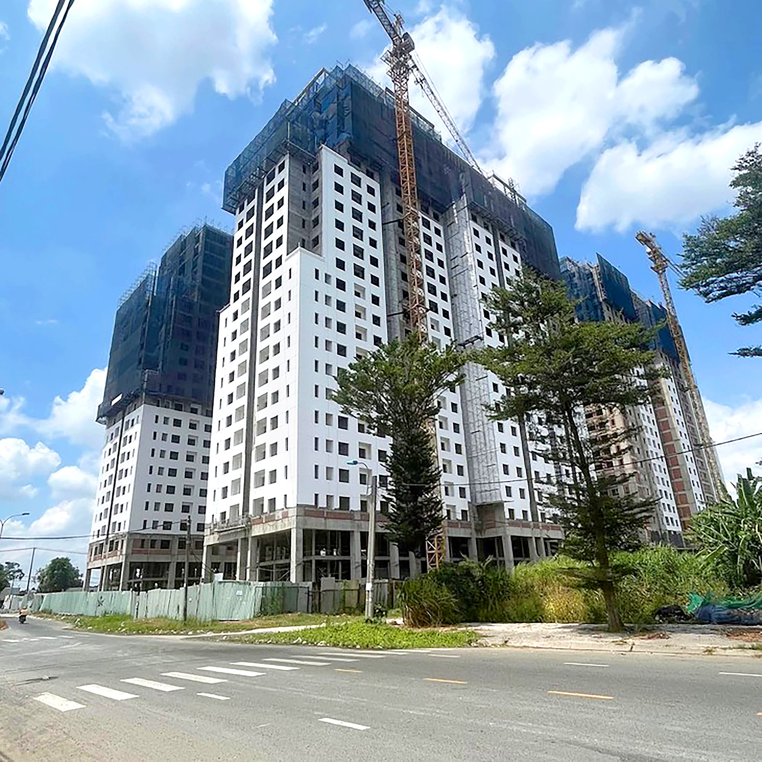 Chủ đầu tư bán 'chui' 682 căn hộ rồi ngưng thi công đang nợ thuế hơn 46 tỉ đồng - Ảnh 2.