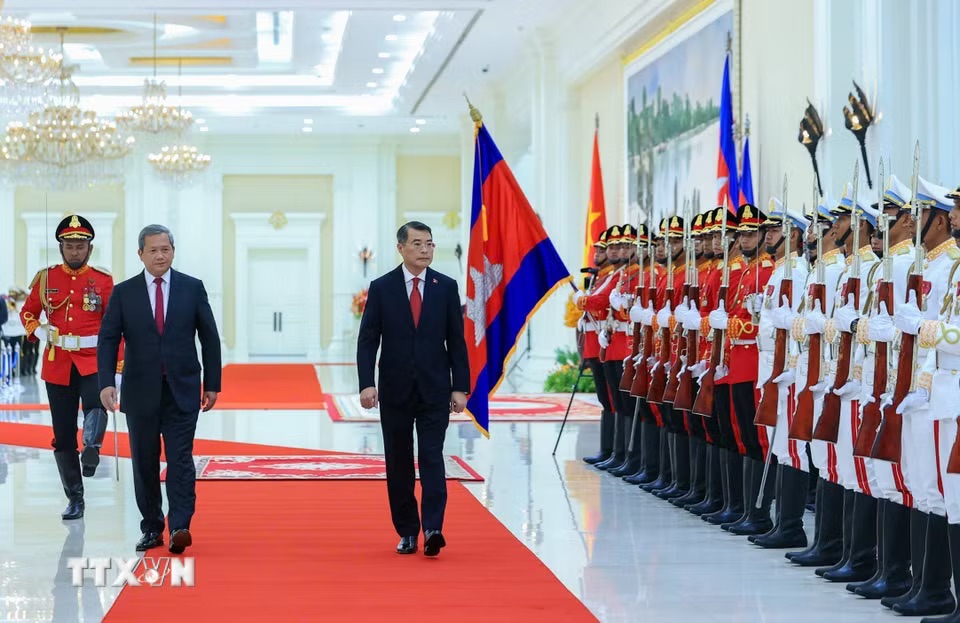 Thủ tướng Hun Manet chủ trì lễ đón Thủ tướng Lê Minh Hưng - Ảnh 1.