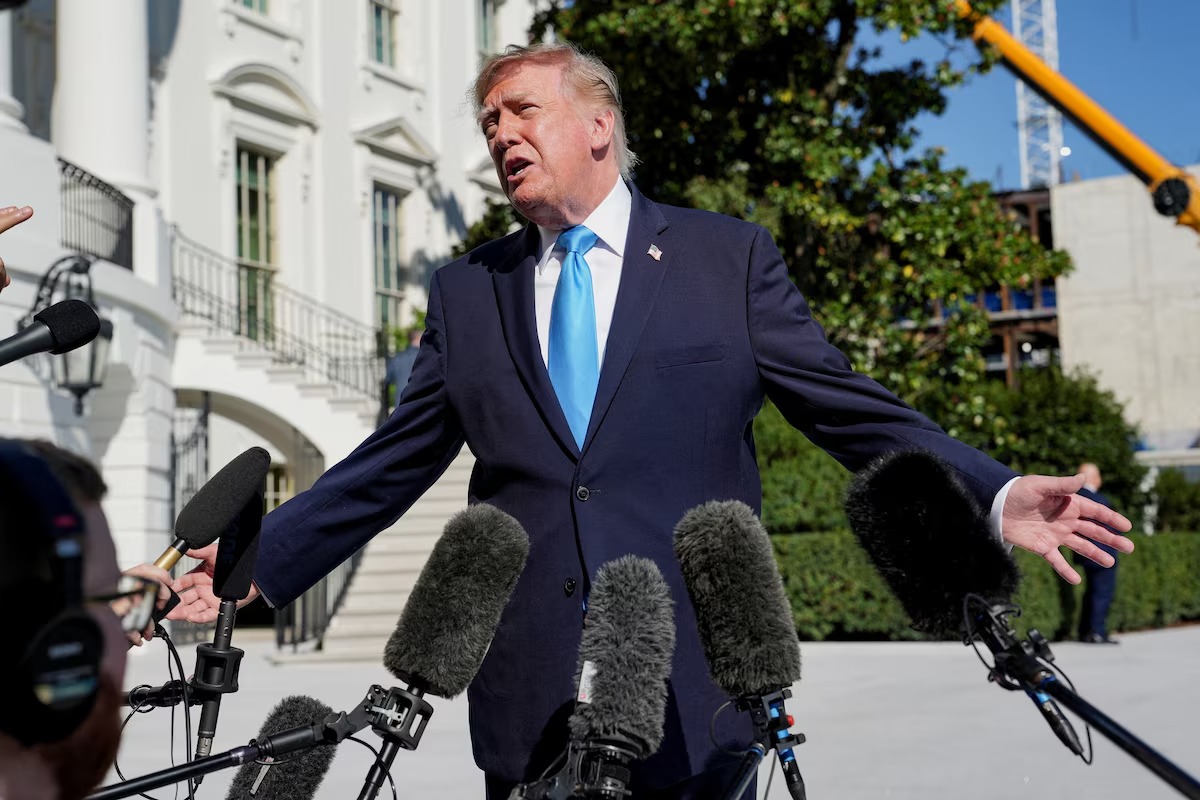 Ông Trump tuyên bố bất kỳ ai không gọi AI là siêu trí tuệ thì đều là kẻ thù - Ảnh 1.