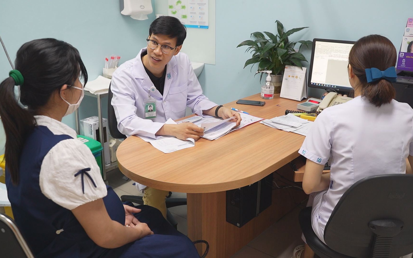 Cuộc thi Lan toả năng lượng tích cực 2026: Hàng trăm người dân xã Ba Tri được khám bệnh miễn phí - Ảnh 1.