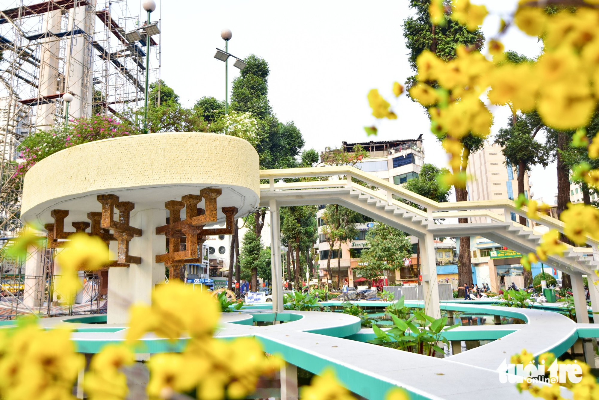 Ho Chi Minh City’s Turtle Lake gets fresh look ahead of Tet - Ảnh 3.