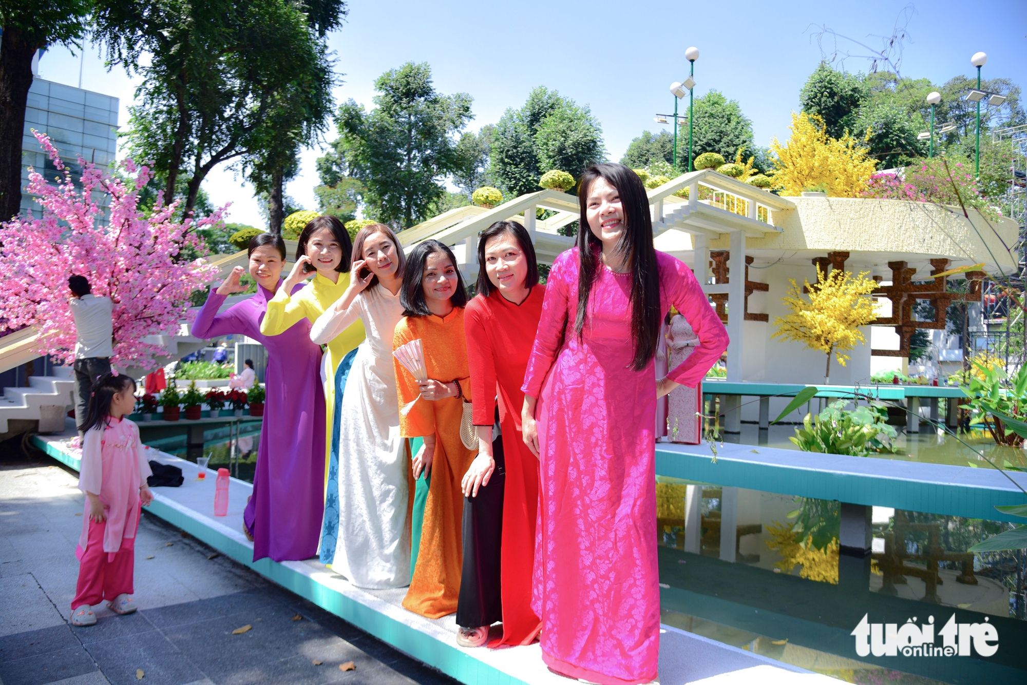 Ho Chi Minh City’s Turtle Lake gets fresh look ahead of Tet - Ảnh 8. Ho Chi Minh City’s Turtle Lake gets fresh look ahead of Tet - Ảnh 8.