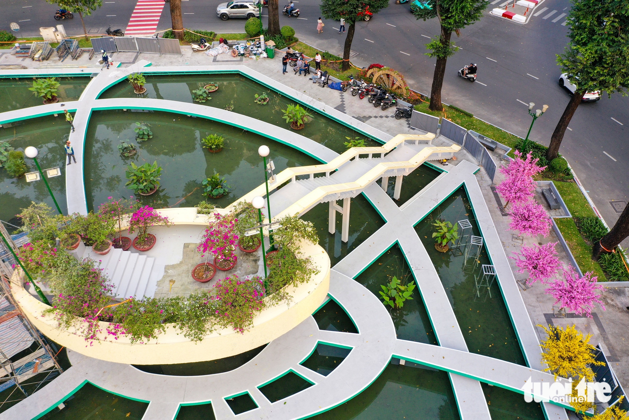 Ho Chi Minh City’s Turtle Lake gets fresh look ahead of Tet - Ảnh 4.