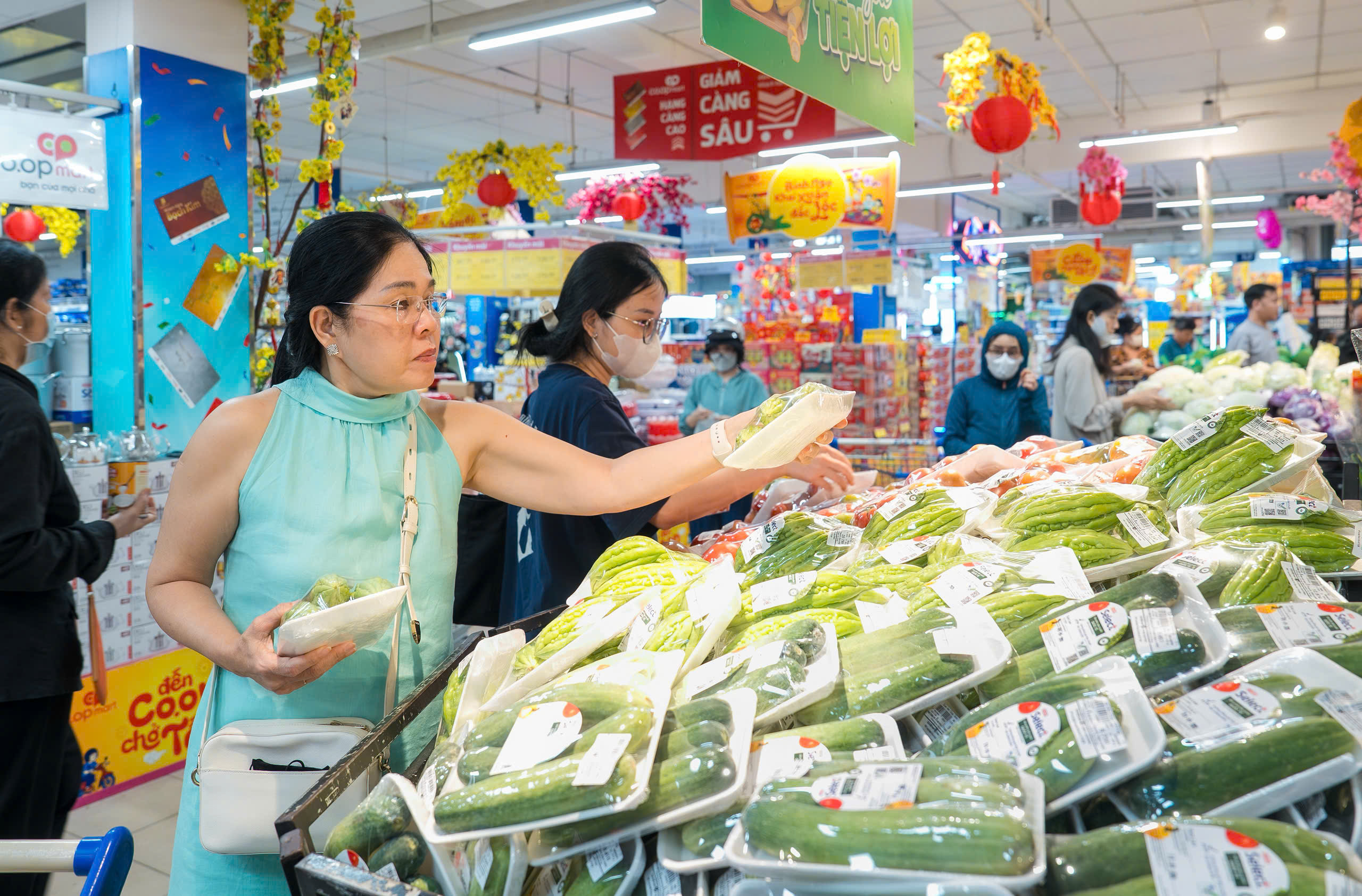 Người dân bắt đầu sắm Tết, các siêu thị khuyến mãi ra sao? - Ảnh 1.