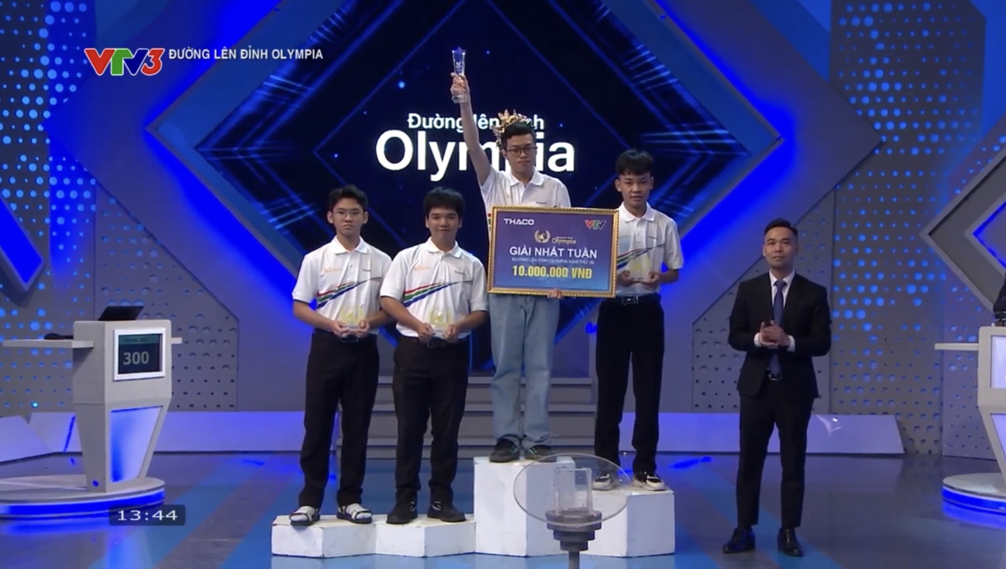 Đường lên đỉnh Olympia: Nam sinh Hà Nội giành chiến thắng với số điểm 300- Ảnh 4.