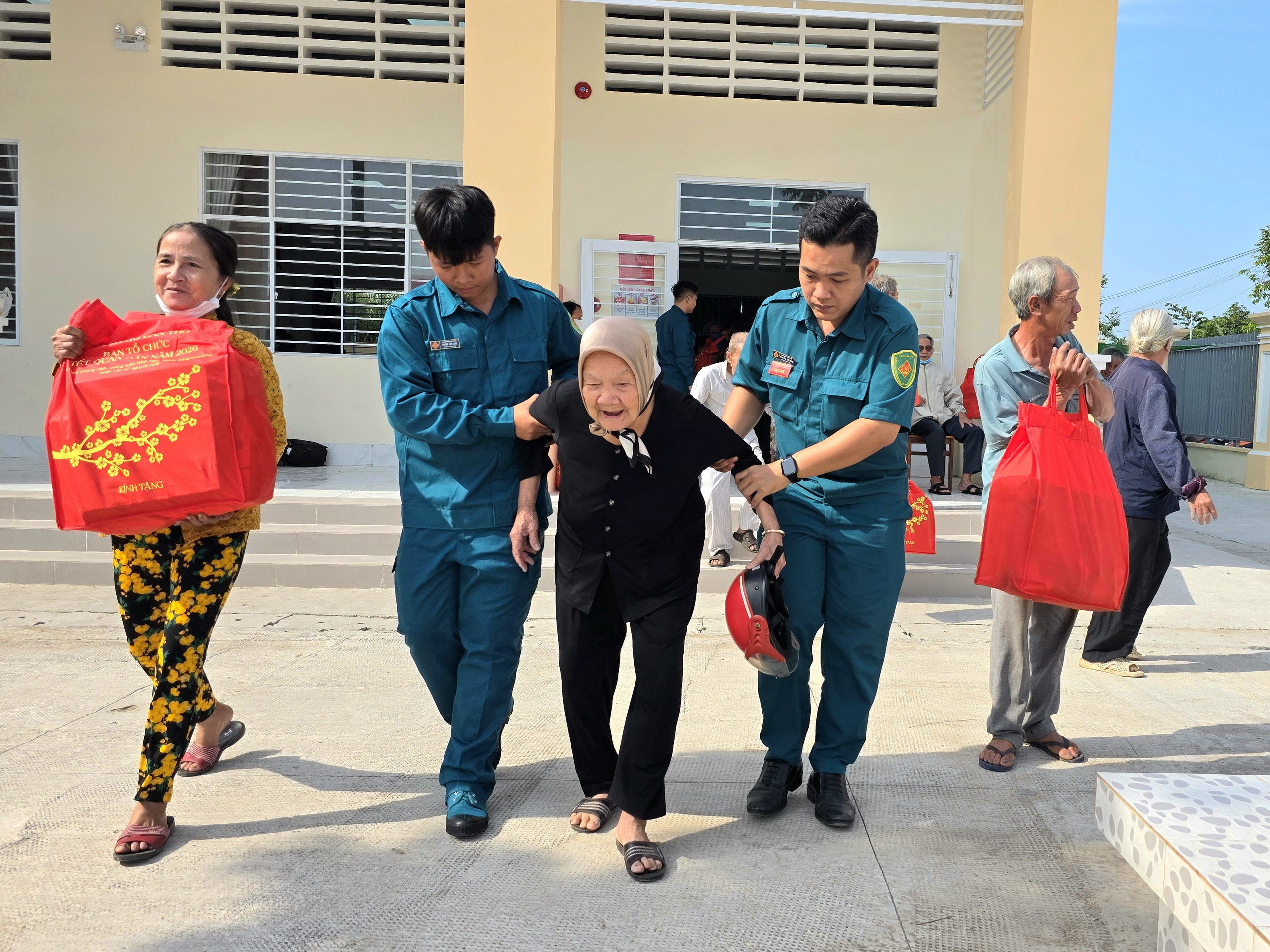 Xây mới, sửa chữa 1.075 căn nhà, sau 20 năm tổ chức Tết quân dân ở Cần Thơ - Ảnh 1.