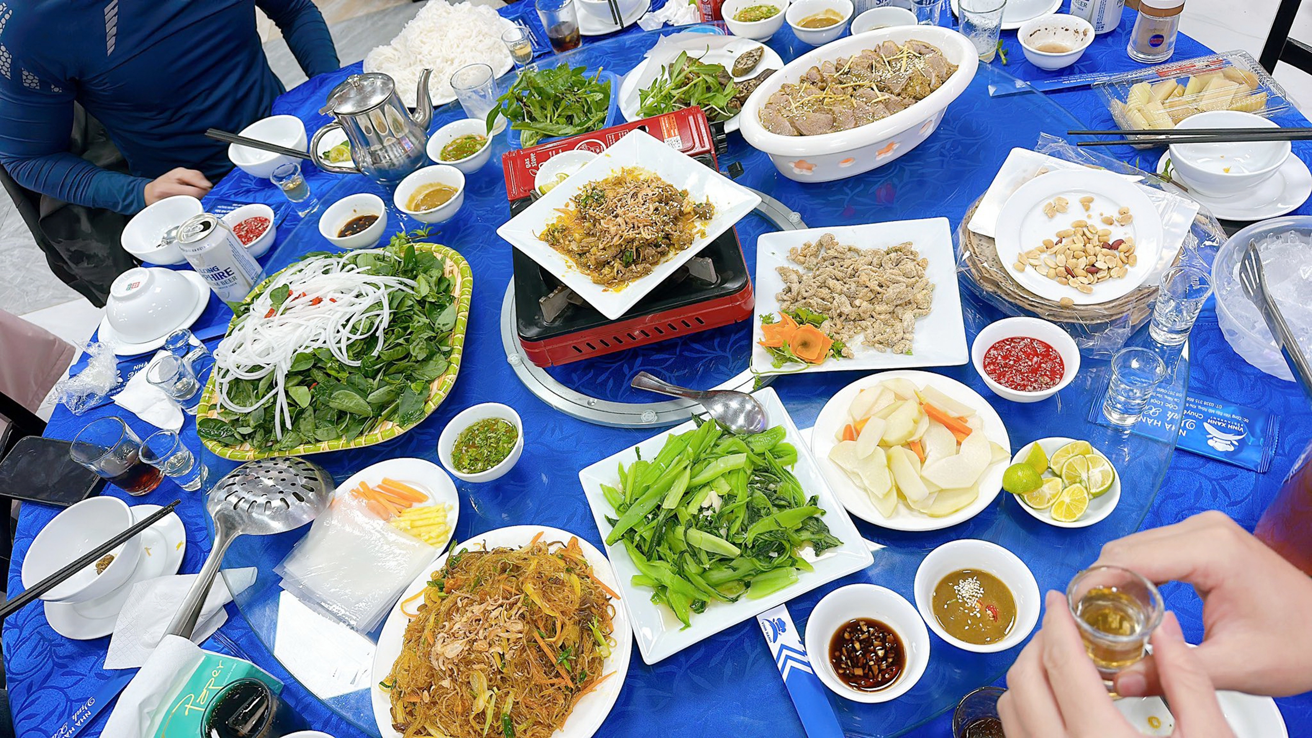 ăn tết - Ảnh 1.