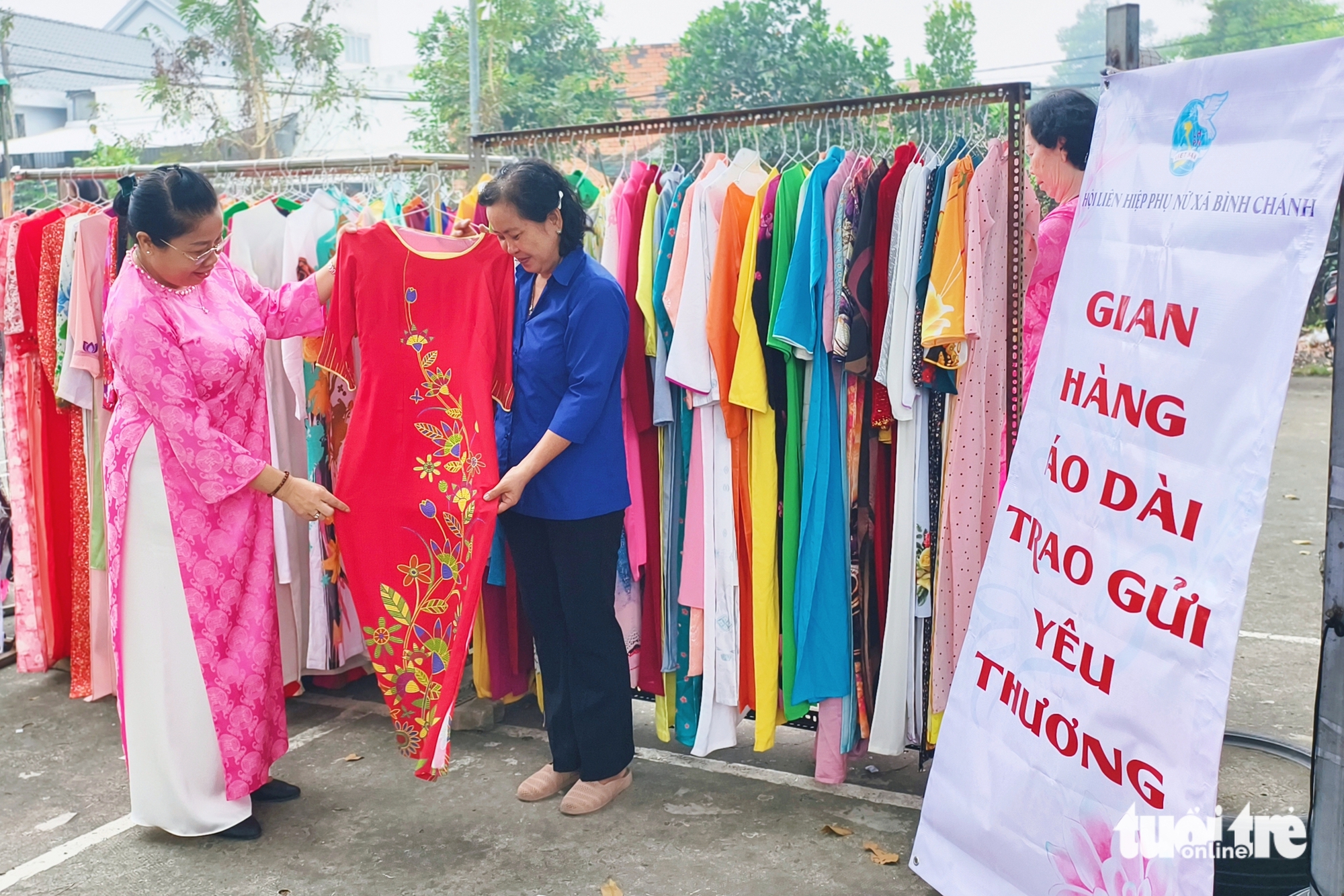 Phó bí thư Văn Thị Bạch Tuyết dự ngày hội 'Xuân đoàn kết - Tết nghĩa tình' tại xã Bình Chánh - Ảnh 3.