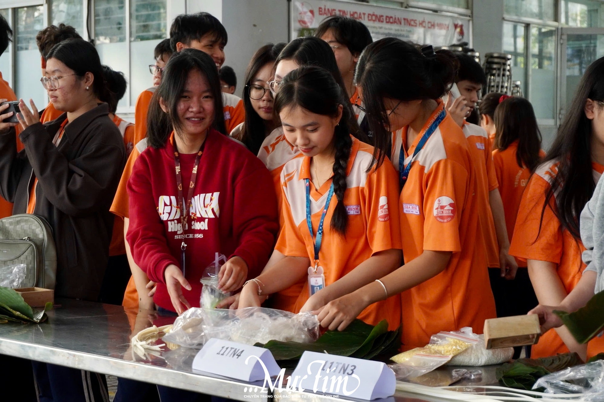 Thầy trò Trường THPT Gia Định gìn giữ hương vị Tết Việt- Ảnh 1.