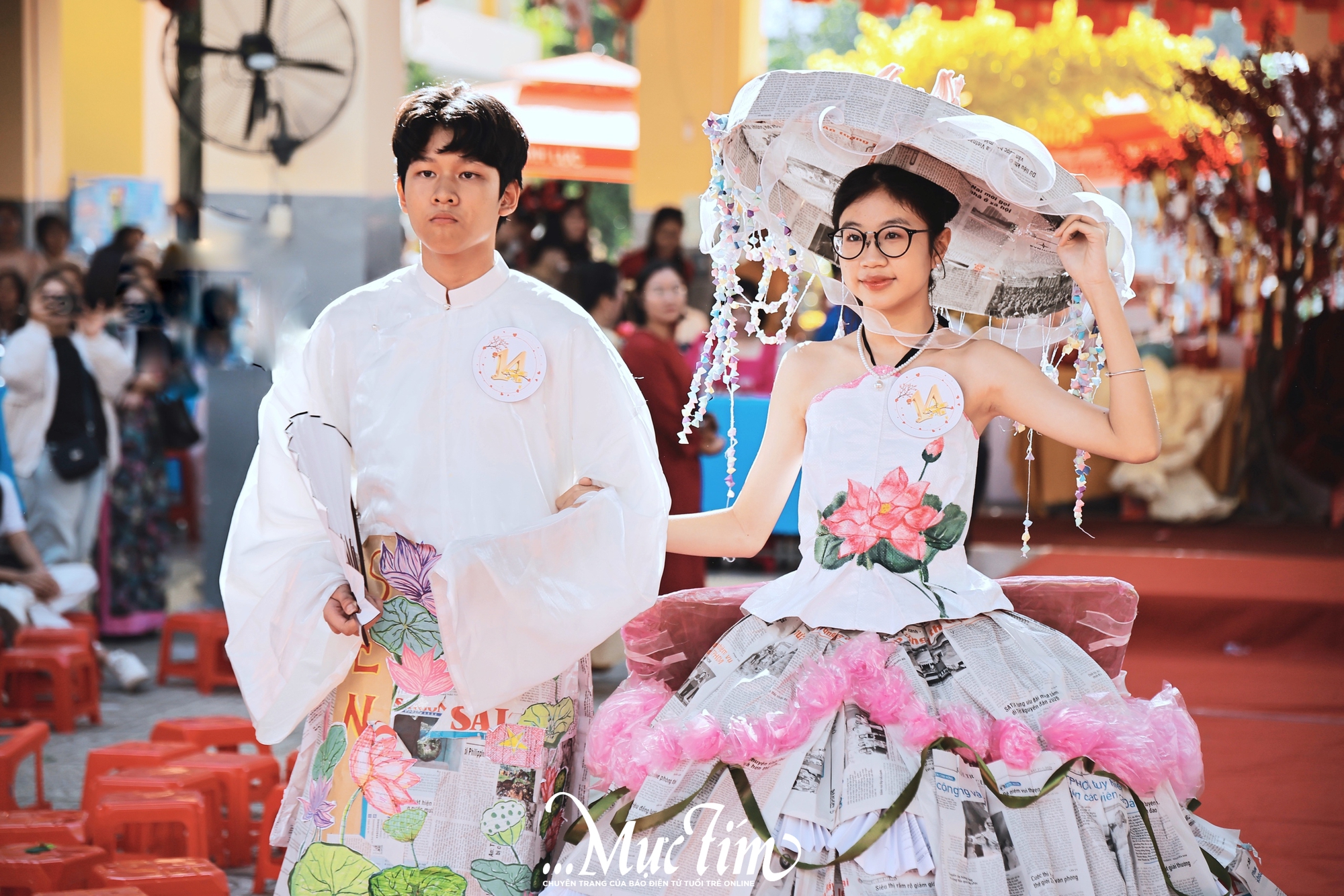 Sàn diễn thời trang tái chế gây chú ý Hội xuân Trường THCS Lương Định Của- Ảnh 4.