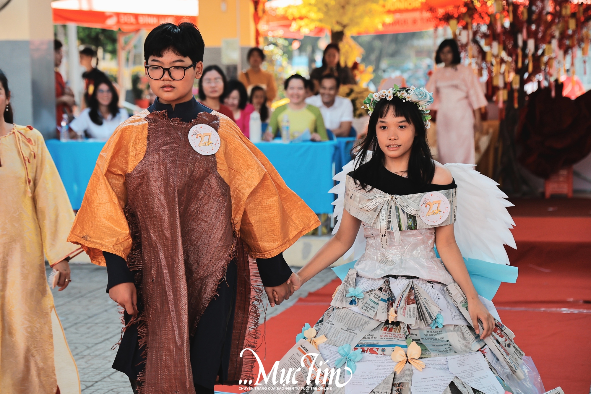 Sàn diễn thời trang tái chế gây chú ý Hội xuân Trường THCS Lương Định Của- Ảnh 8.