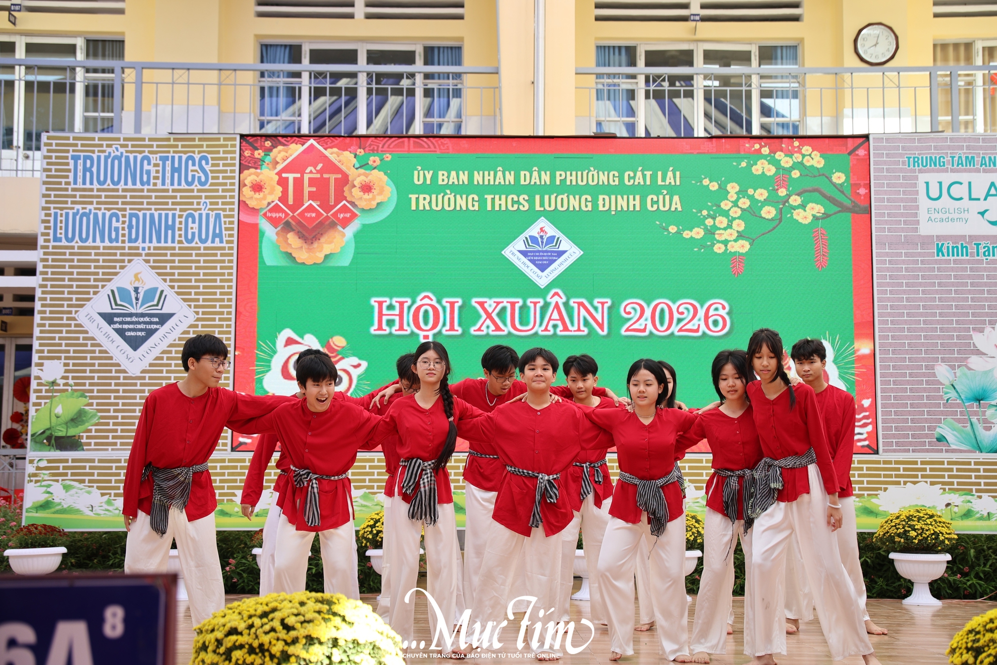 Sàn diễn thời trang tái chế gây chú ý Hội xuân Trường THCS Lương Định Của- Ảnh 12.