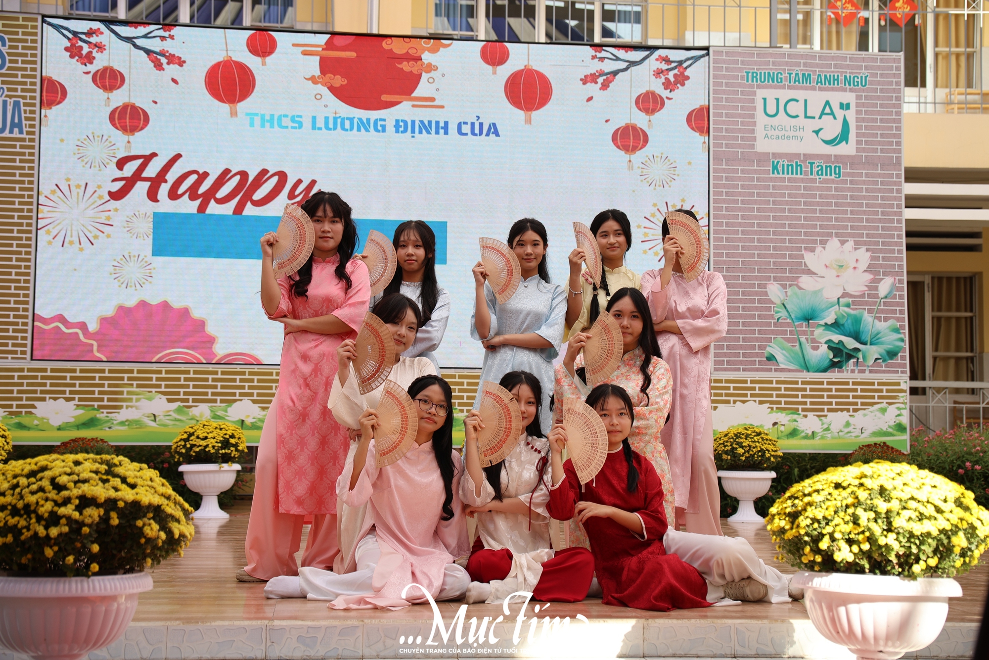 Sàn diễn thời trang tái chế gây chú ý Hội xuân Trường THCS Lương Định Của- Ảnh 13.