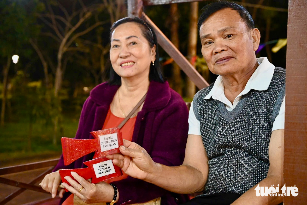 Linh vật Phú Yên lên đèn, du khách nối đuôi nhau đến check-in - Ảnh 9.