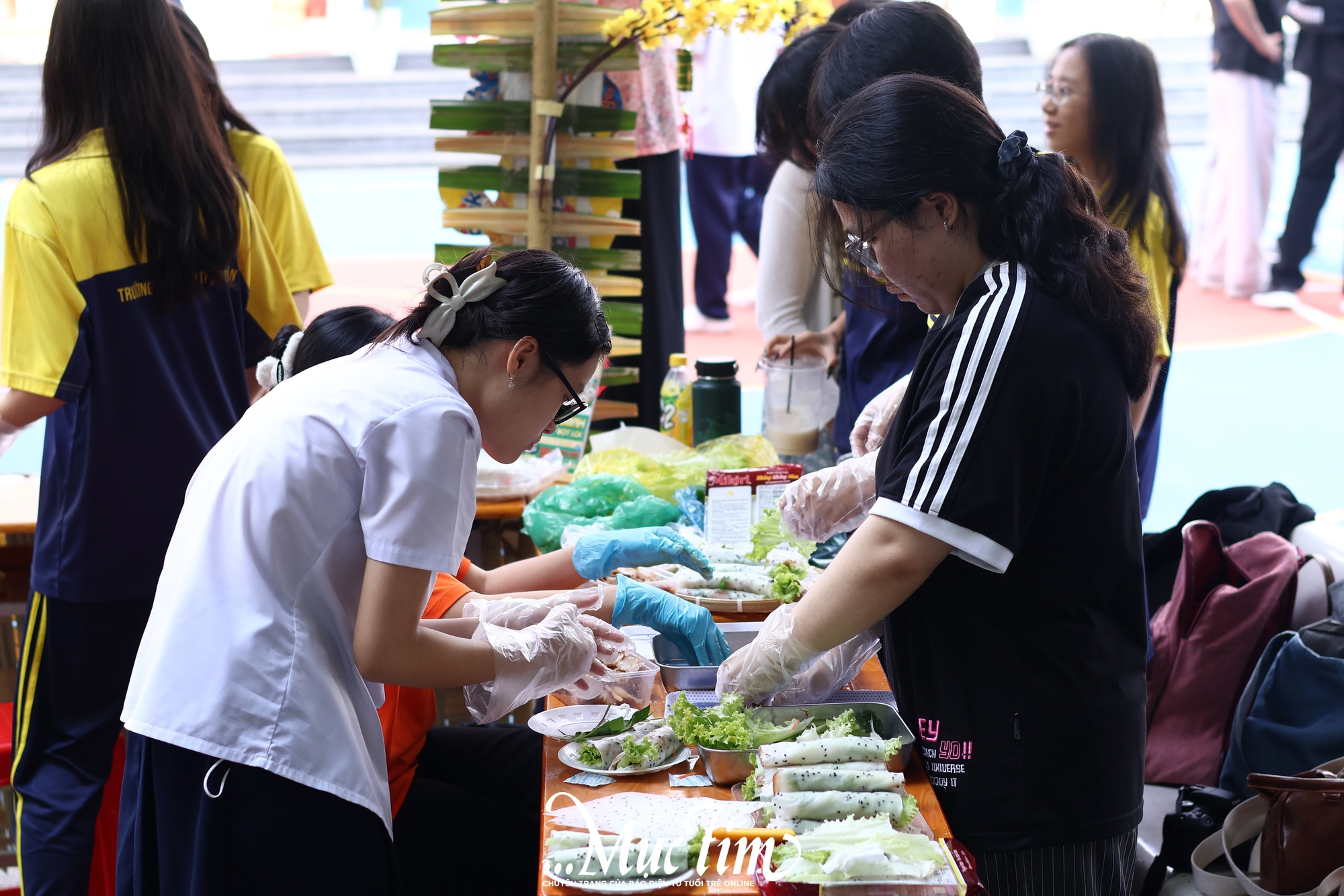 Khi Tết được làm nên từ bàn tay của những ‘nghệ nhân học trò’- Ảnh 26.