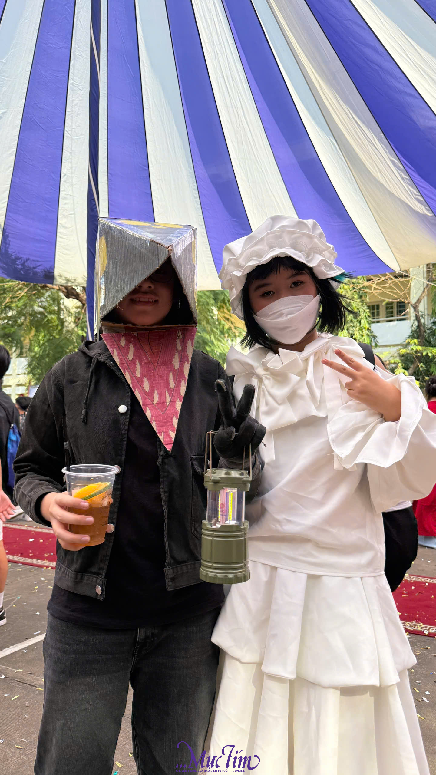 Học sinh cosplay 'khách quốc tế' dạo chơi hội xuân Trường THCS Hoa Lư- Ảnh 7.