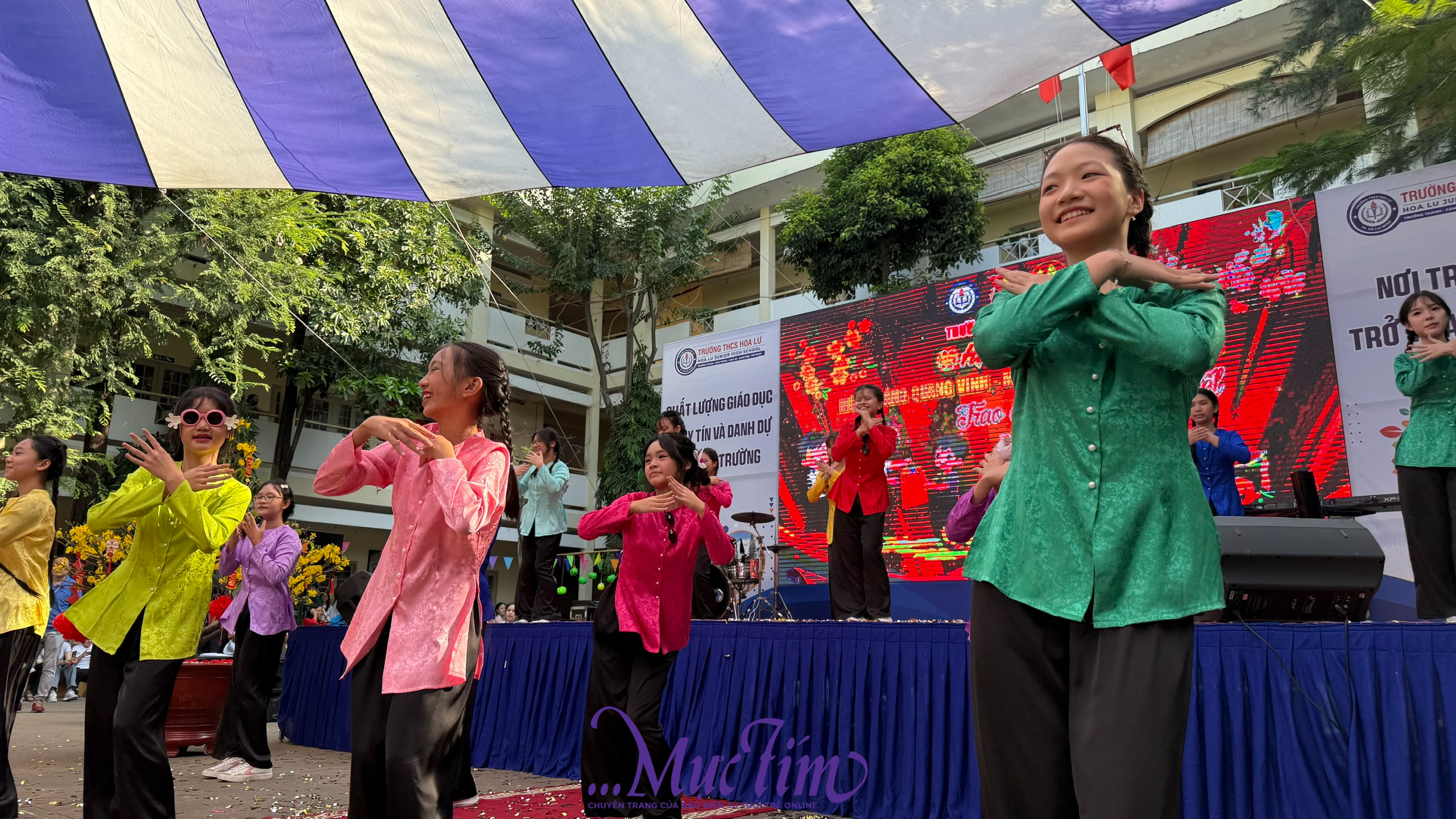 Học sinh cosplay 'khách quốc tế' dạo chơi hội xuân Trường THCS Hoa Lư- Ảnh 13.