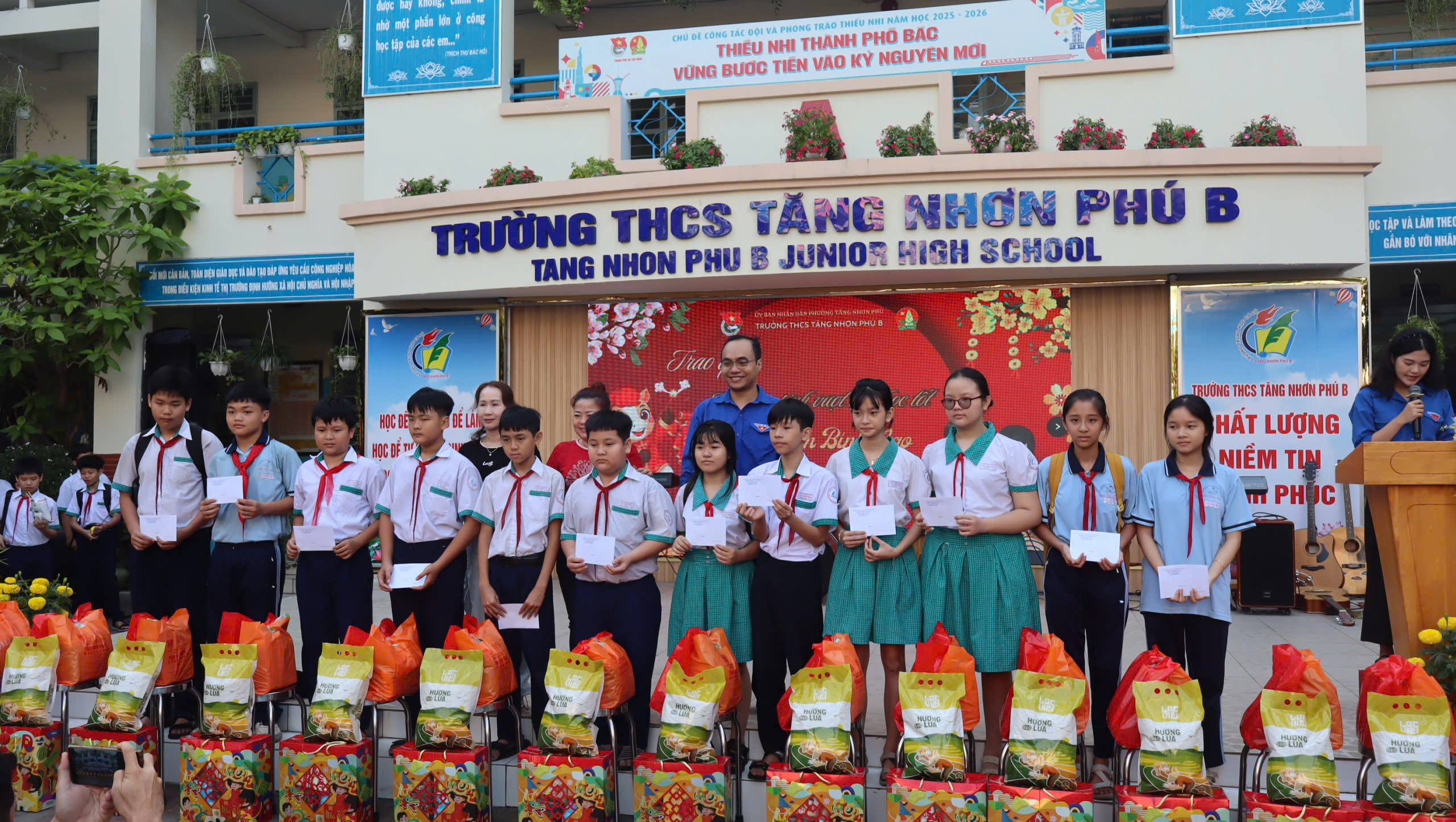 Học trò Trường THCS Tăng Nhơn Phú B thể hiện dấu ấn riêng qua nón lá- Ảnh 10.