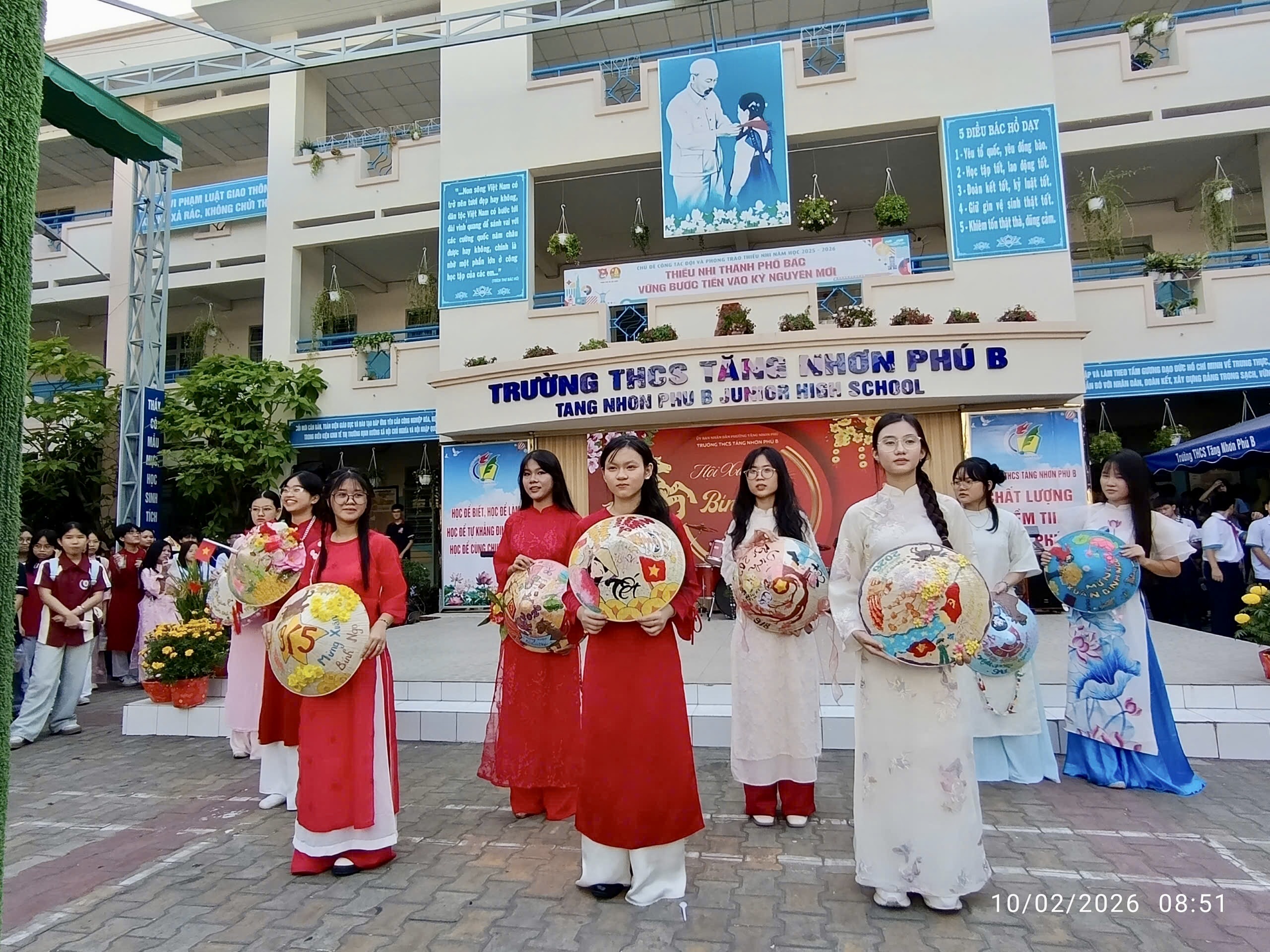 Học trò Trường THCS Tăng Nhơn Phú B thể hiện dấu ấn riêng qua nón lá- Ảnh 1.