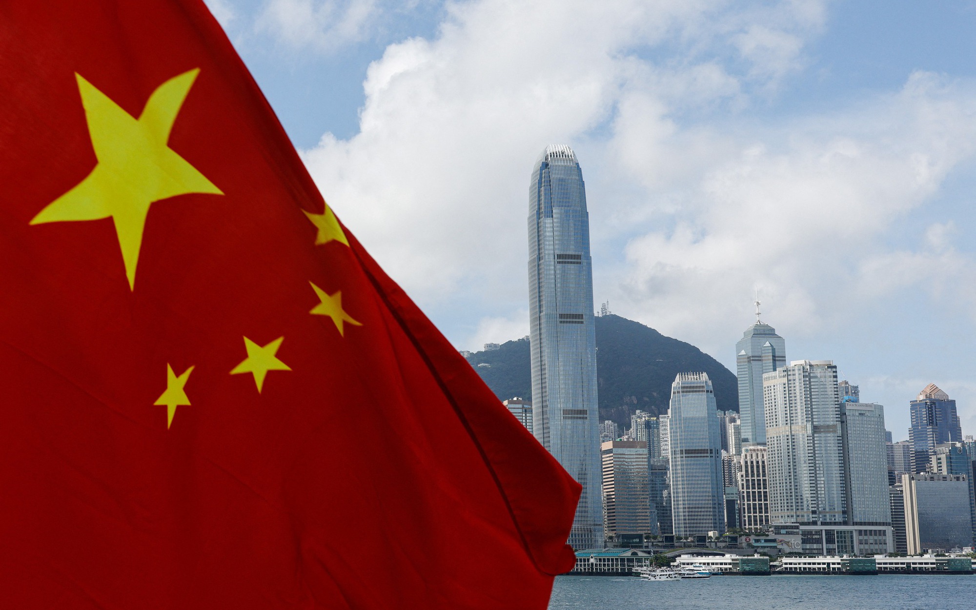 Trung Quốc công bố sách trắng về an ninh Hong Kong sau bản án nặng với ông trùm truyền thông