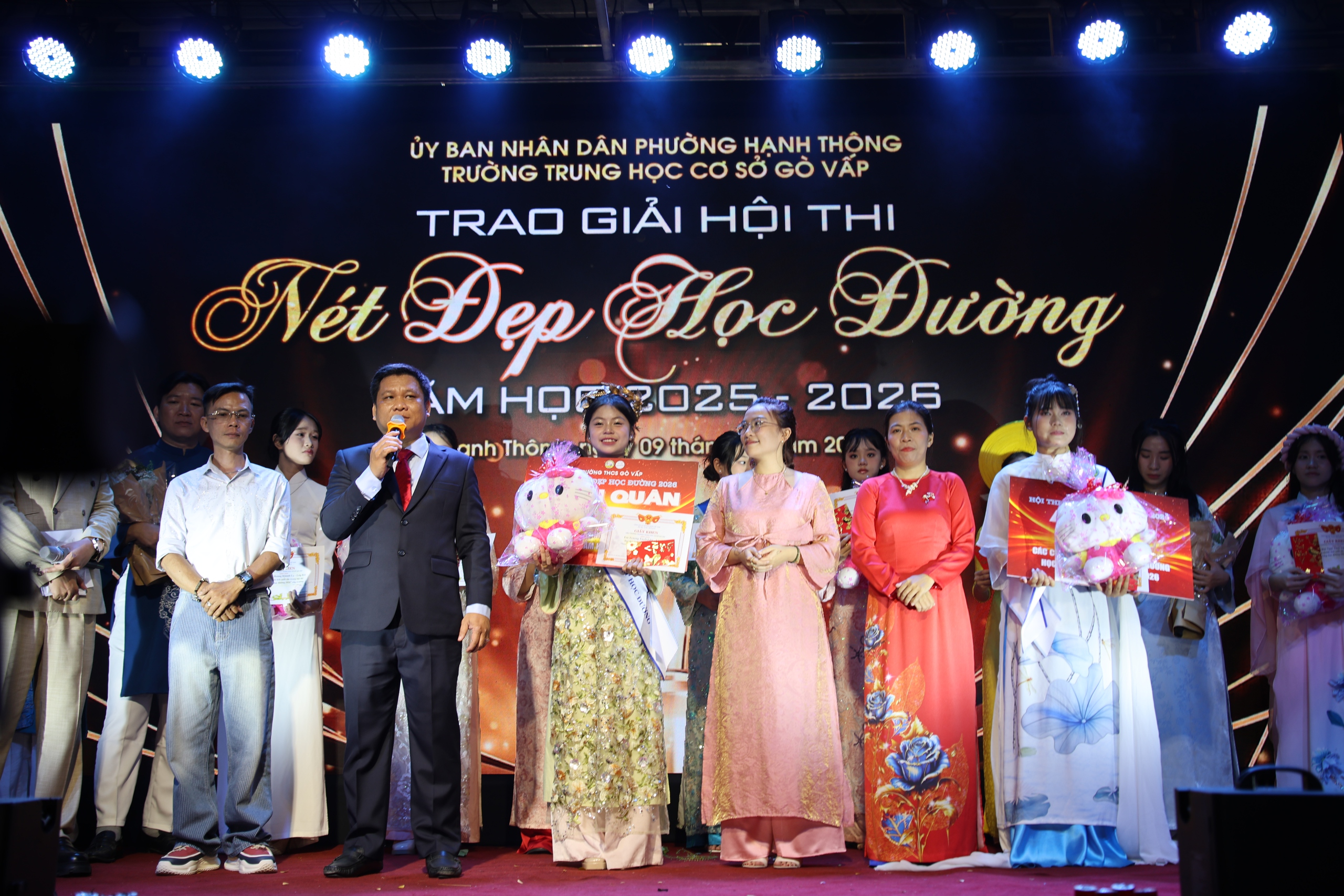 Dàn anh trai, em xinh hội tụ tại hội xuân Trường THCS Gò Vấp- Ảnh 10.