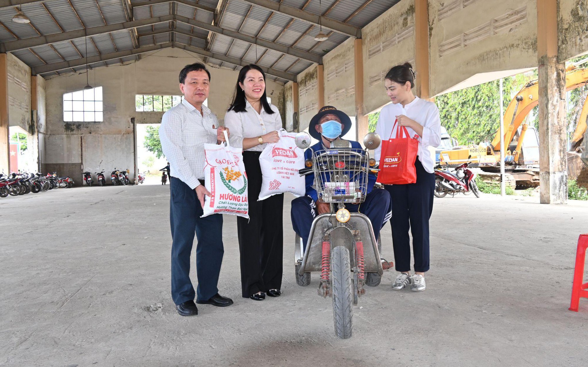 Vedan Việt Nam Trao Quà Tết, Thể Hiện Trách Nhiệm Cộng Đồng Và Chăm Lo CBCNV