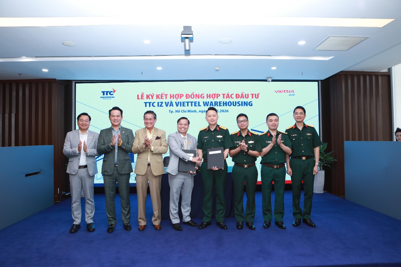 TTC IZ ký kết hợp đồng hợp tác đầu tư với Viettel Warehousing - Ảnh 2.