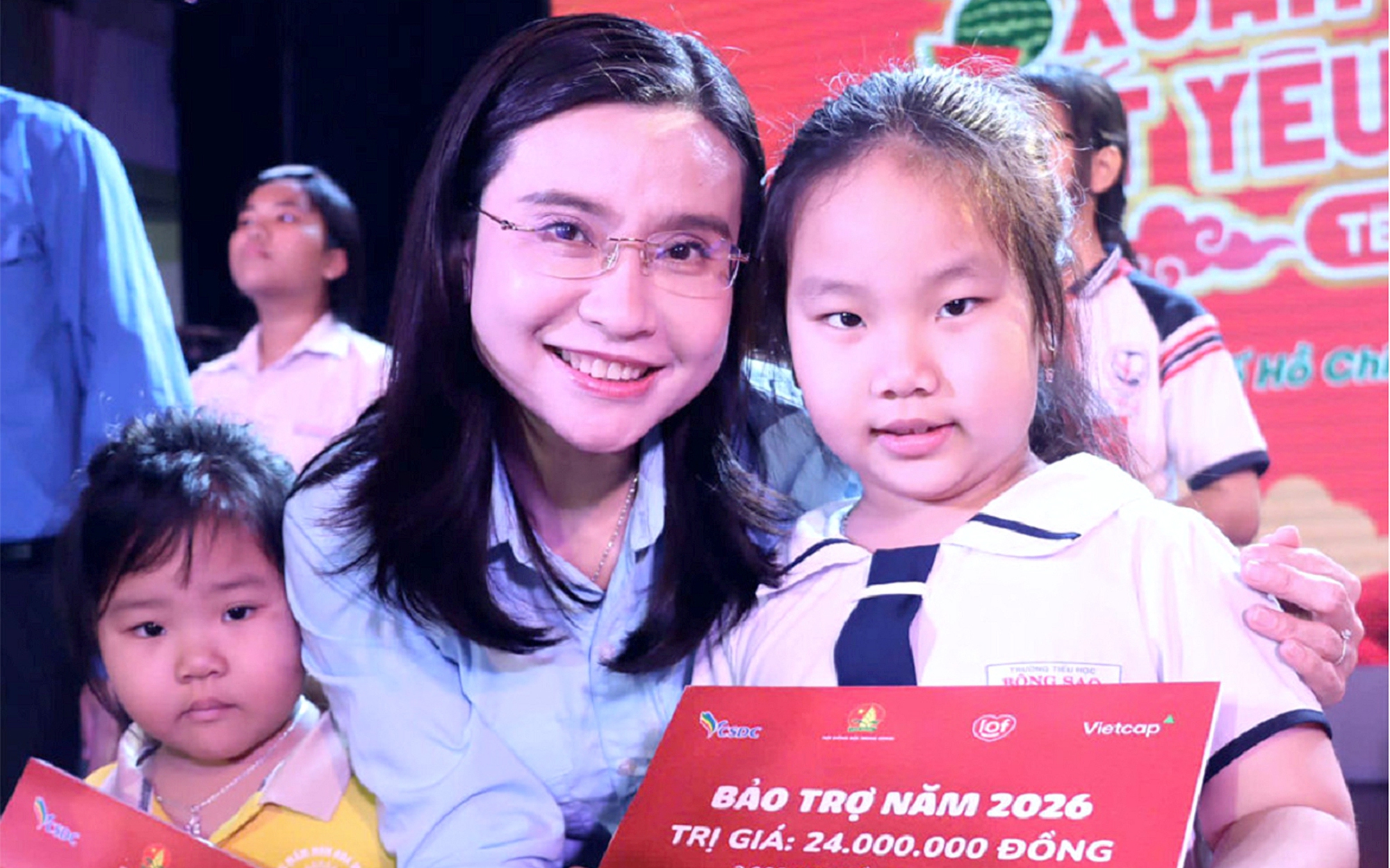Hội Đội Trung Ương Trao Quà Tết Và Bảo Trợ Cho Trẻ Mồ Côi Vì COVID-19
