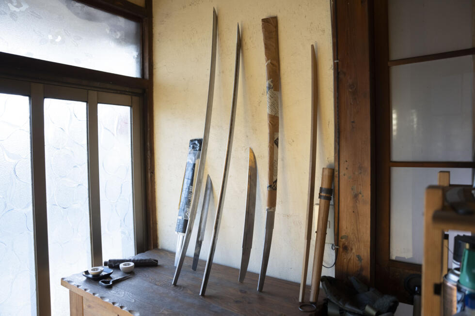 'Artists of steel': Japanese swords forge new fanbase - Ảnh 2.