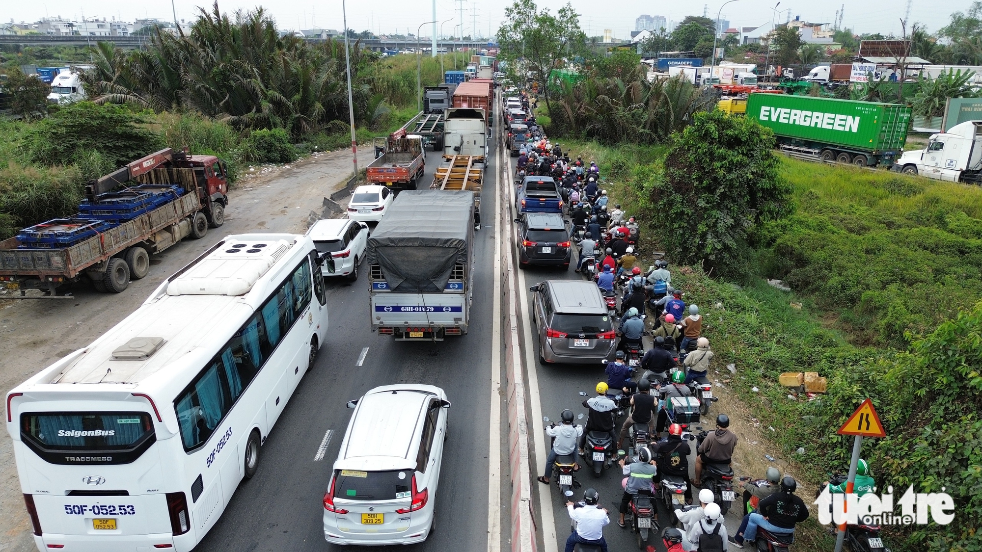 kẹt xe - Ảnh 17.