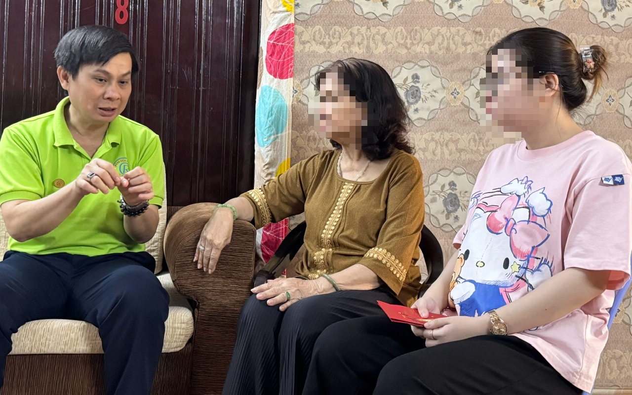 Bệnh viện Chợ Rẫy tri ân gia đình hiến tạng với kỷ niệm chương 'Vì sức khỏe nhân dân'
