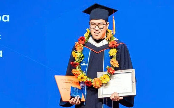 Thủ khoa ĐH Phenikaa Đoàn Minh Lượng: Từ 27,45 điểm THPT đến công bố khoa học quốc tế
