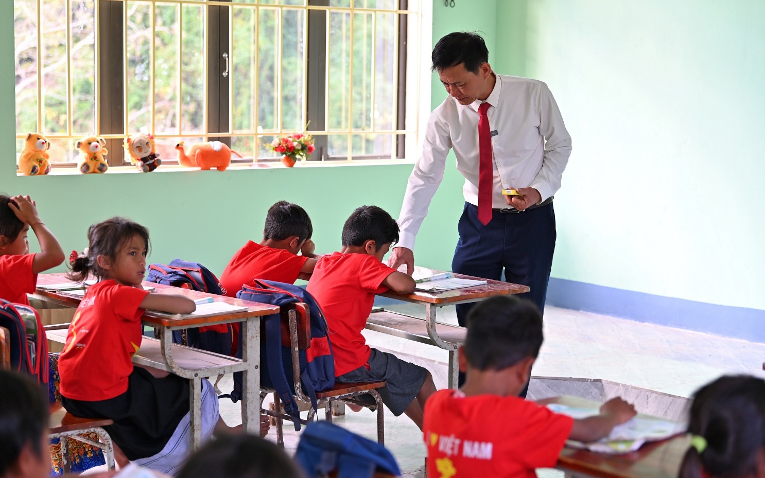 Ngôi trường mới kiên cố chắp cánh ước mơ cho học sinh vùng biên giới Thượng Trạch