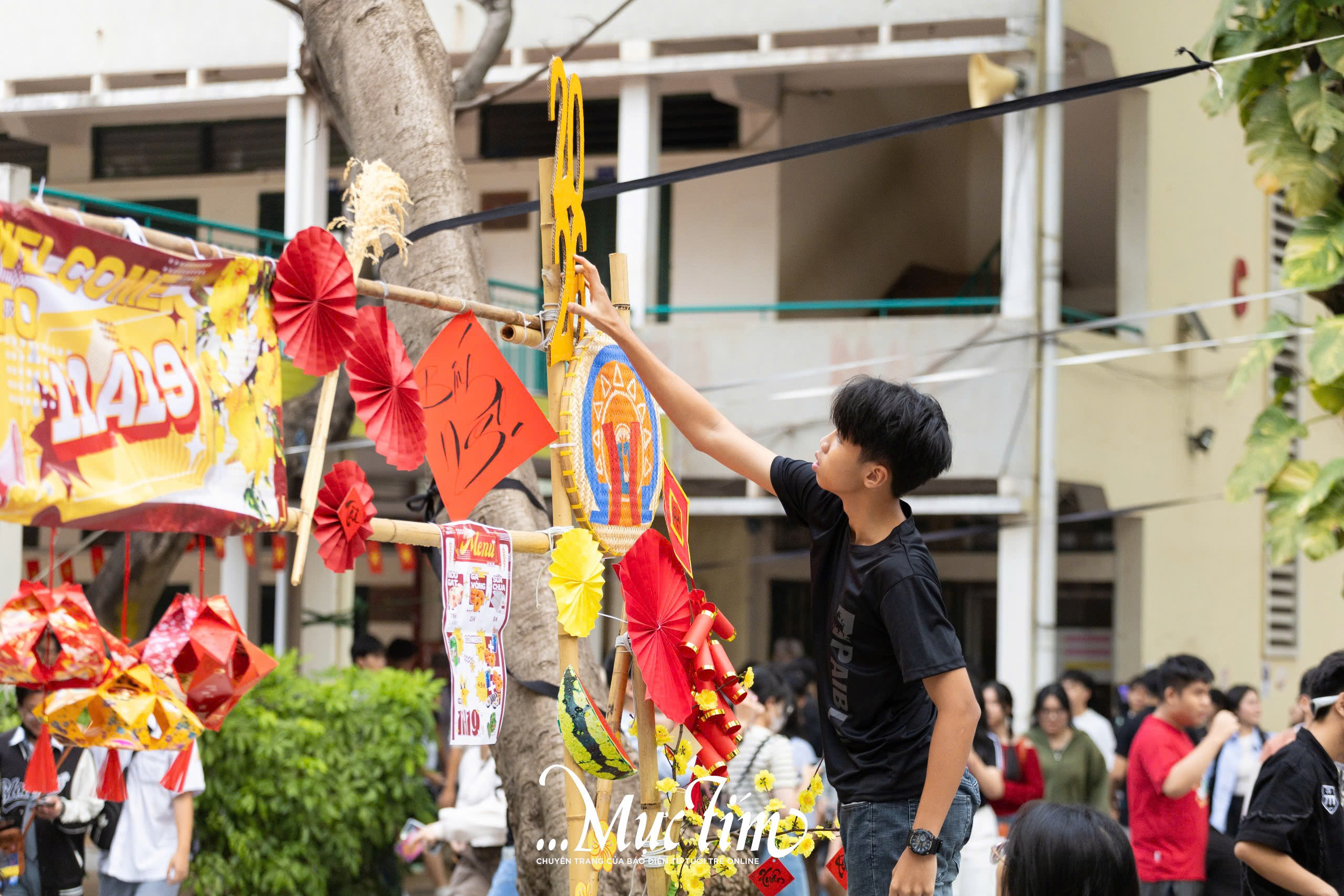 ‘Cháy’ sạch hơn 5.000 vé, hội xuân học trò rộn ràng như một phiên chợ Tết- Ảnh 4.