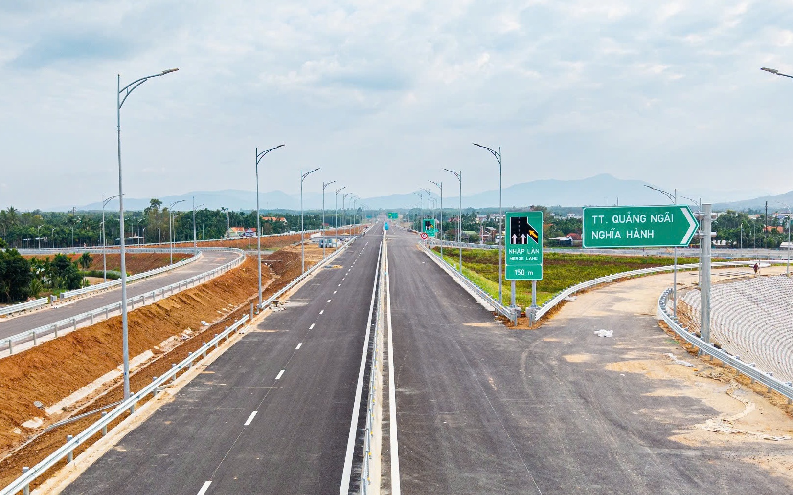 Cao tốc Quảng Ngãi - Hoài Nhơn tạm dừng thông xe dịp Tết vì lý do an toàn